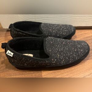 Zodiac Women's Paradise Slip-On. Size 7.5